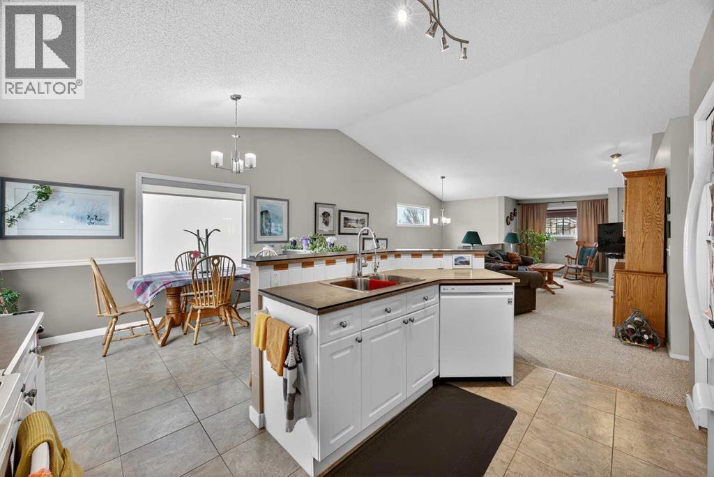 Single Family House Bi-level for Sale in  Douglas Glen Boulevard SE Douglasdale/Glen Calgary 