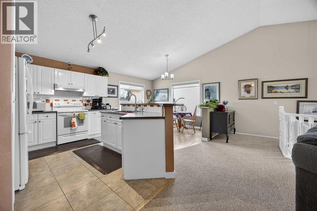 Single Family House Bi-level for Sale in  Douglas Glen Boulevard SE Douglasdale/Glen Calgary 