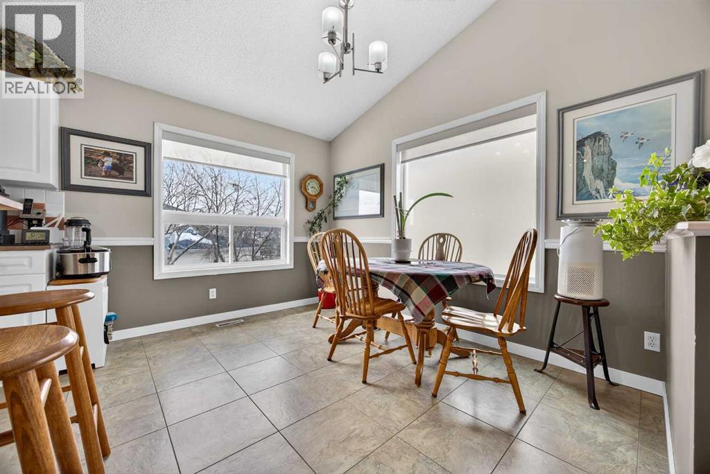 Single Family House Bi-level for Sale in  Douglas Glen Boulevard SE Douglasdale/Glen Calgary 