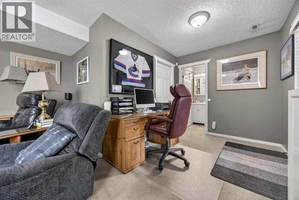 Single Family House Bi-level for Sale in  Douglas Glen Boulevard SE Douglasdale/Glen Calgary 