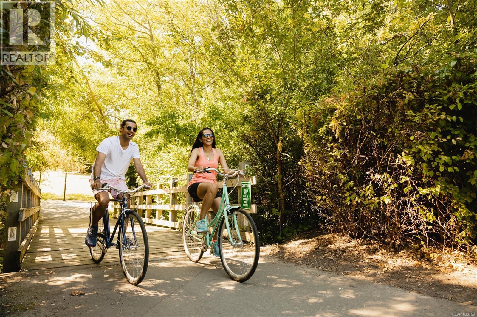 201 3226 Shelbourne Street, Saanich