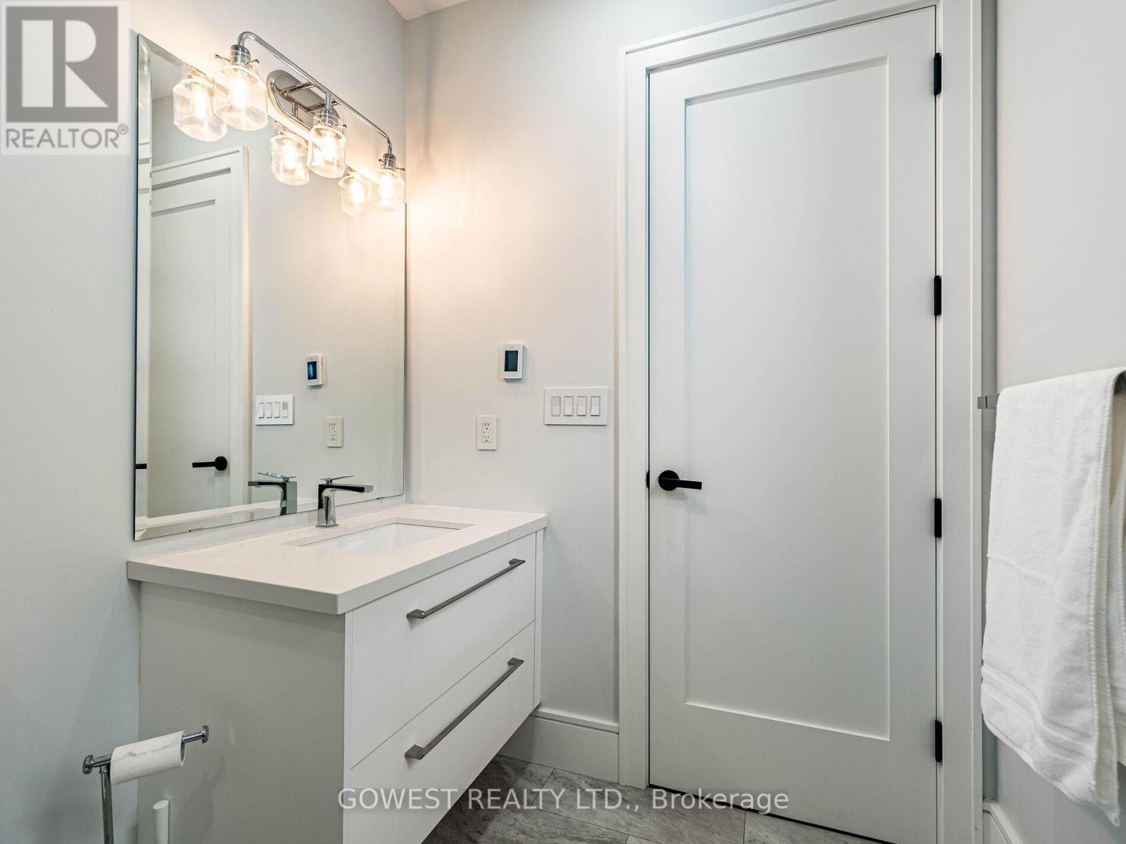 402 NIAR AVENUE — photo 32