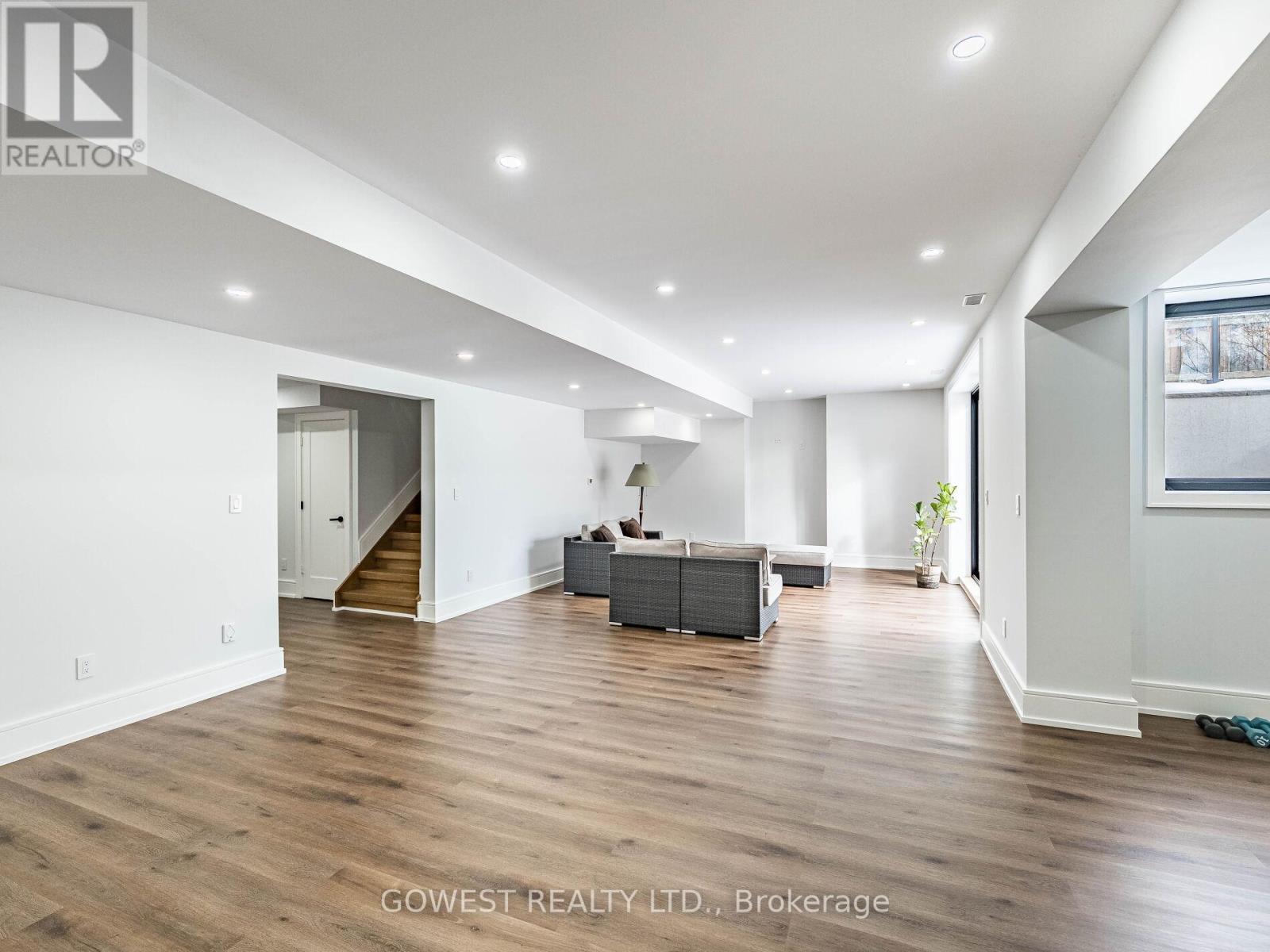 402 NIAR AVENUE — photo 36