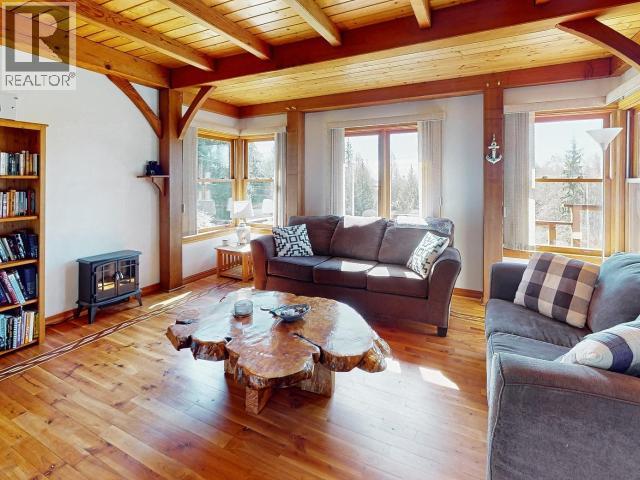 3749 HIGHWAY 101 - 25