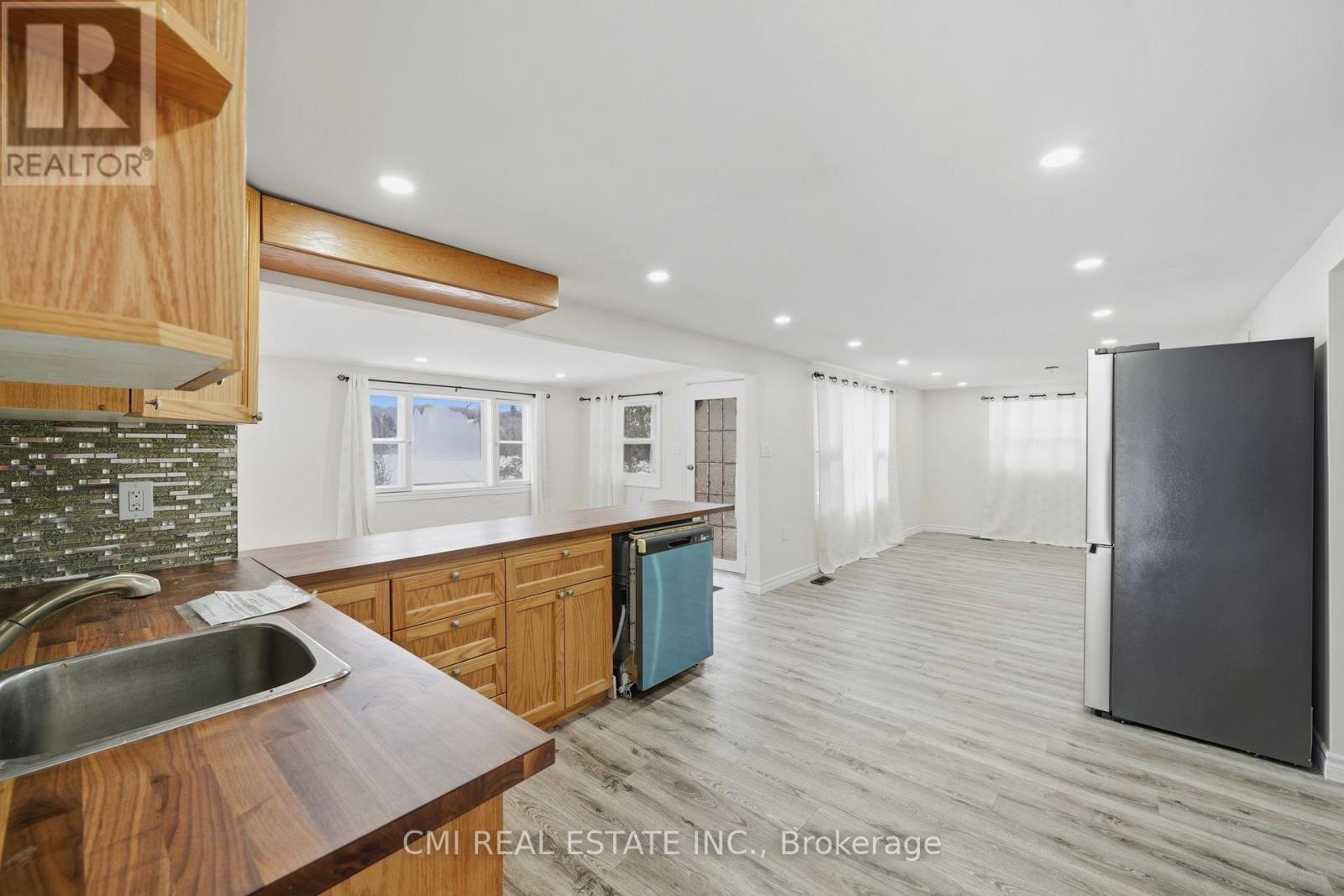63 SUNNYLEA AVENUE - 9