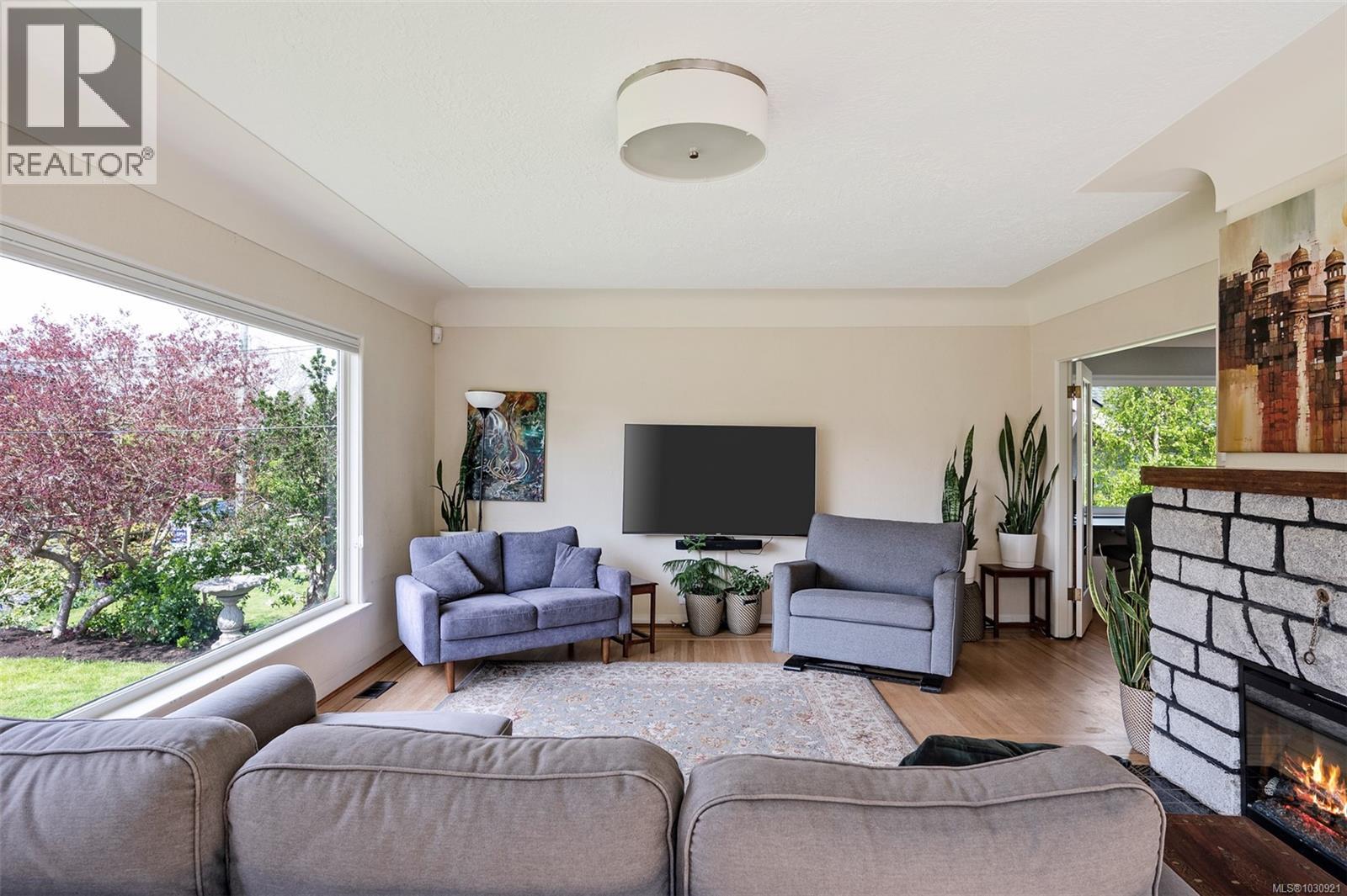  535 Linden Avenue, Victoria