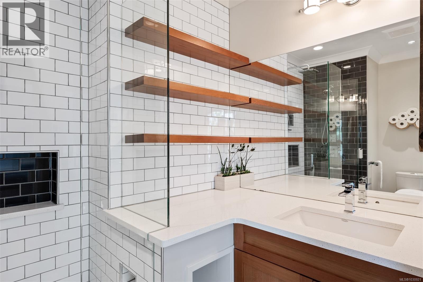  535 Linden Avenue, Victoria