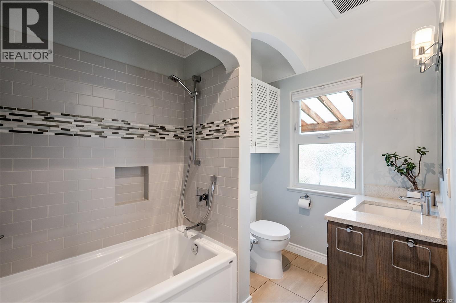  535 Linden Avenue, Victoria