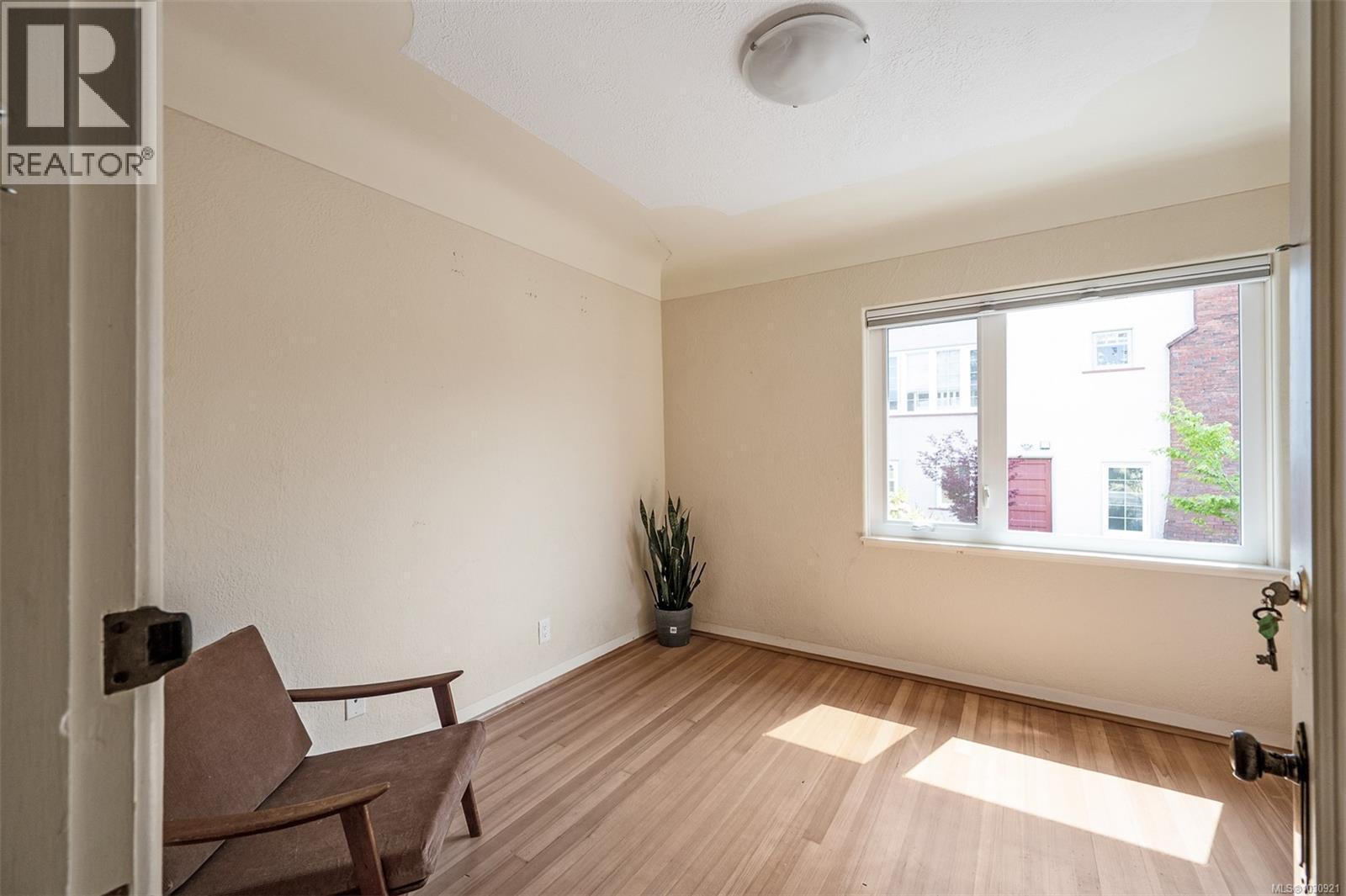  535 Linden Avenue, Victoria