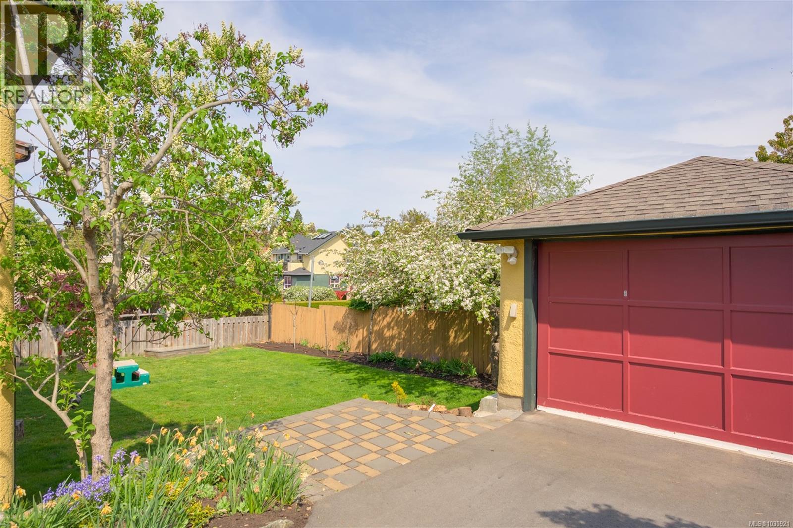  535 Linden Avenue, Victoria