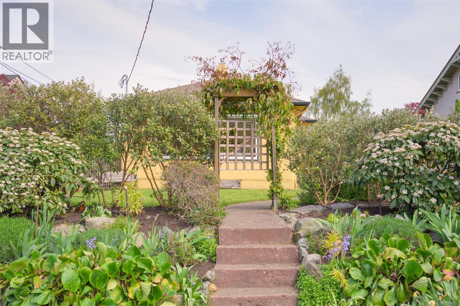  535 Linden Avenue, Victoria