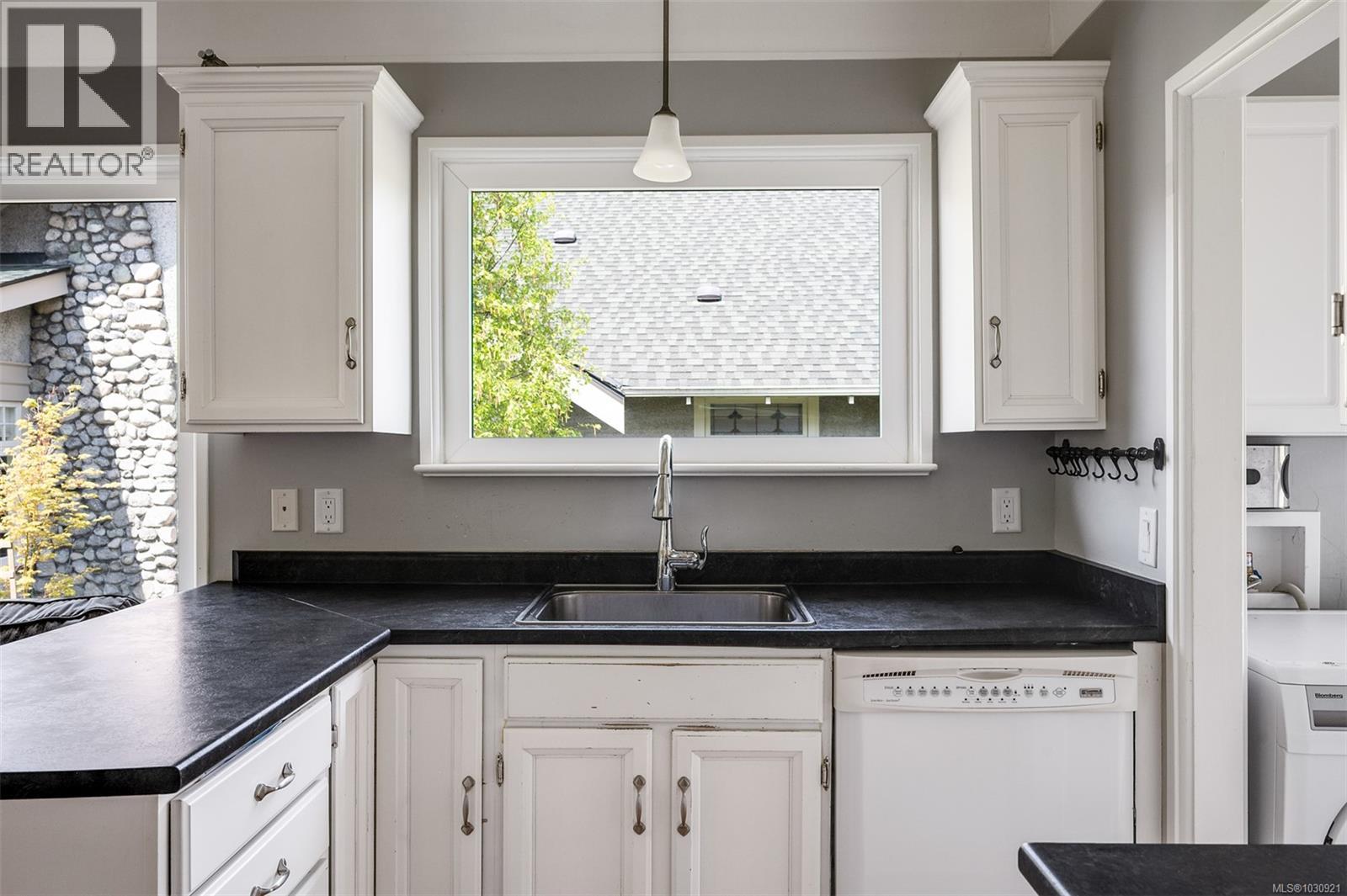  535 Linden Avenue, Victoria