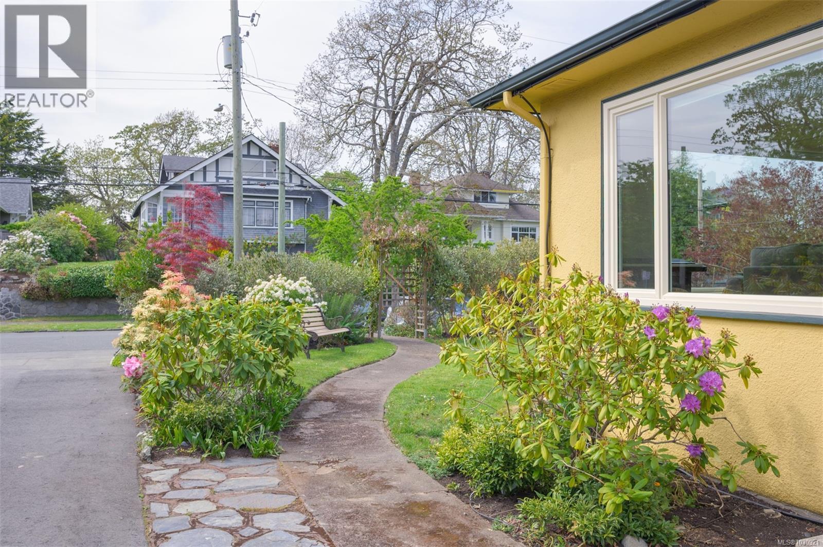  535 Linden Avenue, Victoria