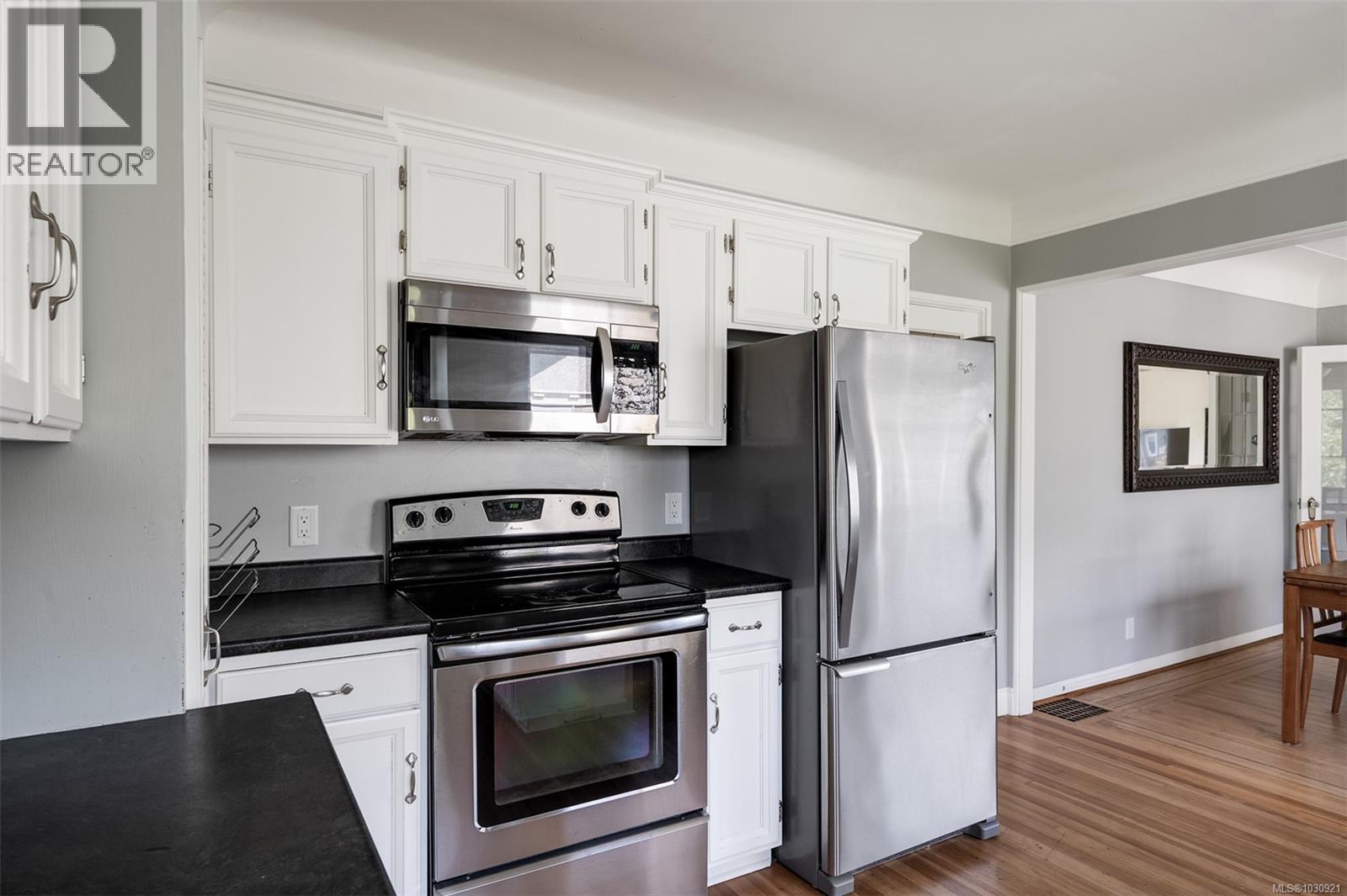  535 Linden Avenue, Victoria