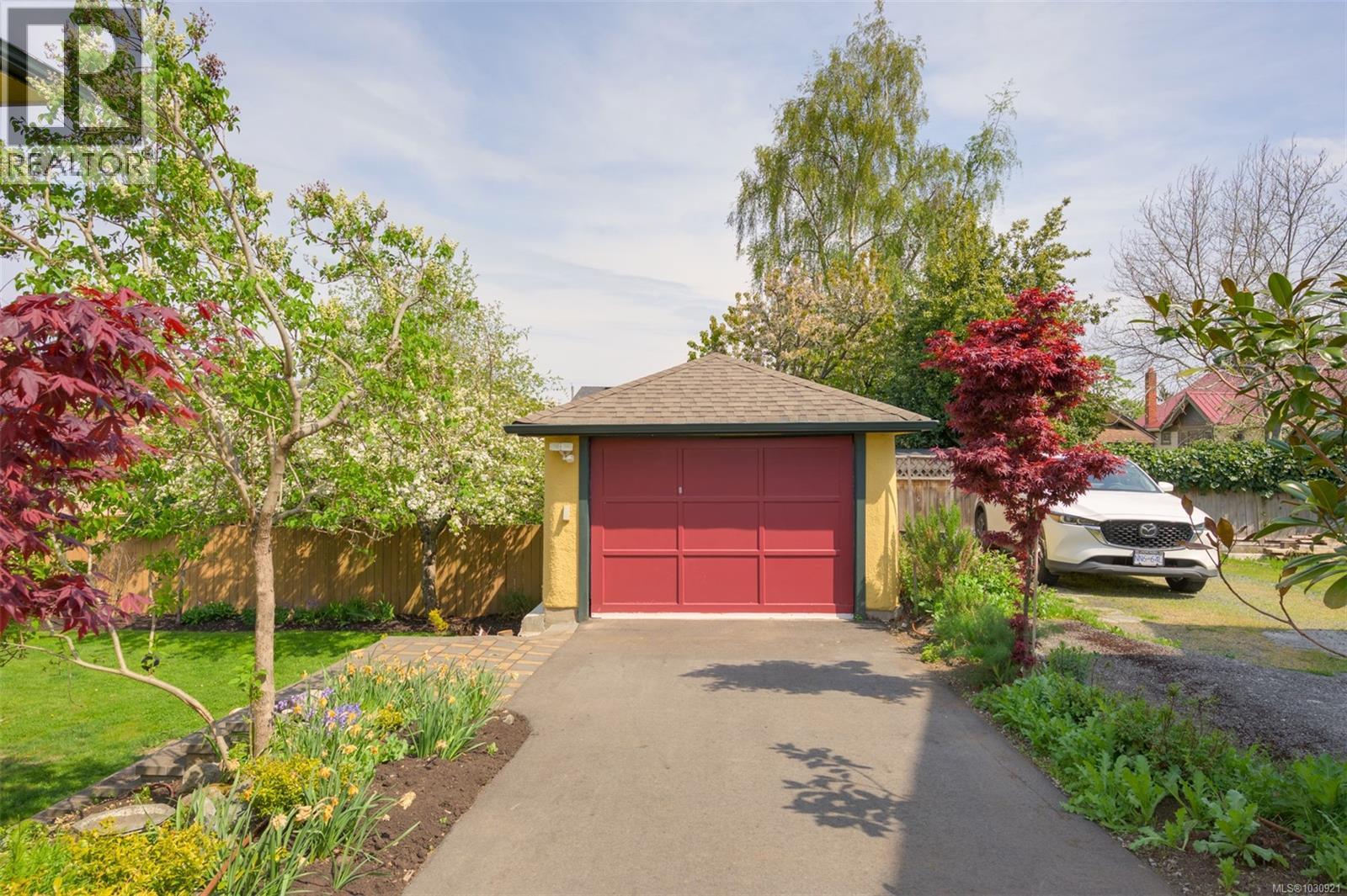  535 Linden Avenue, Victoria