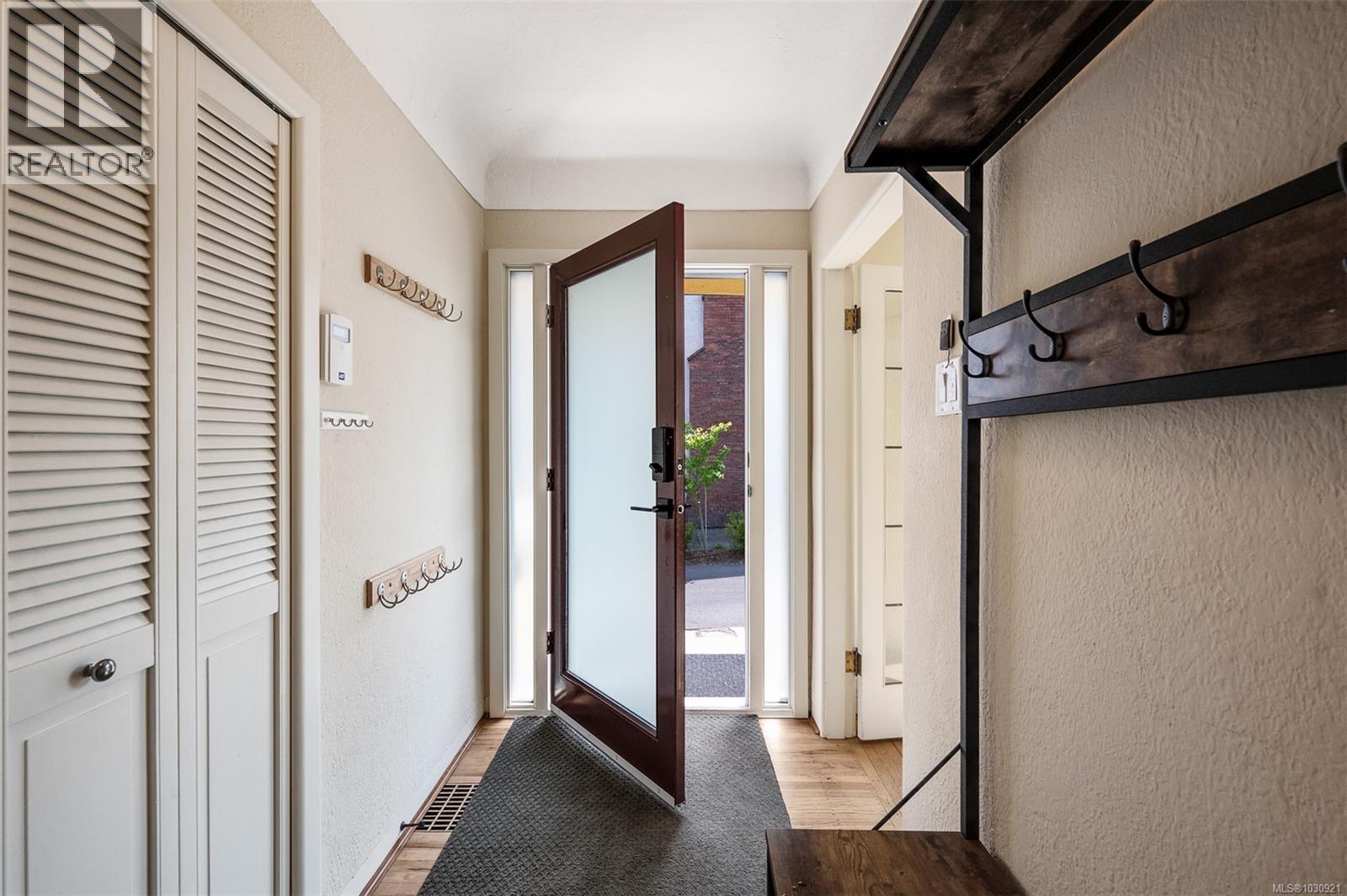  535 Linden Avenue, Victoria