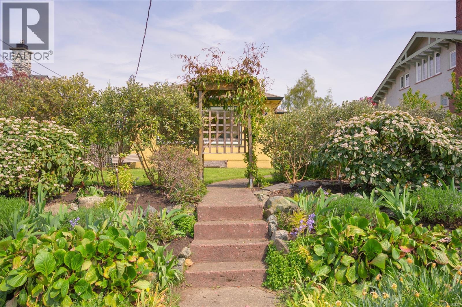  535 Linden Avenue, Victoria