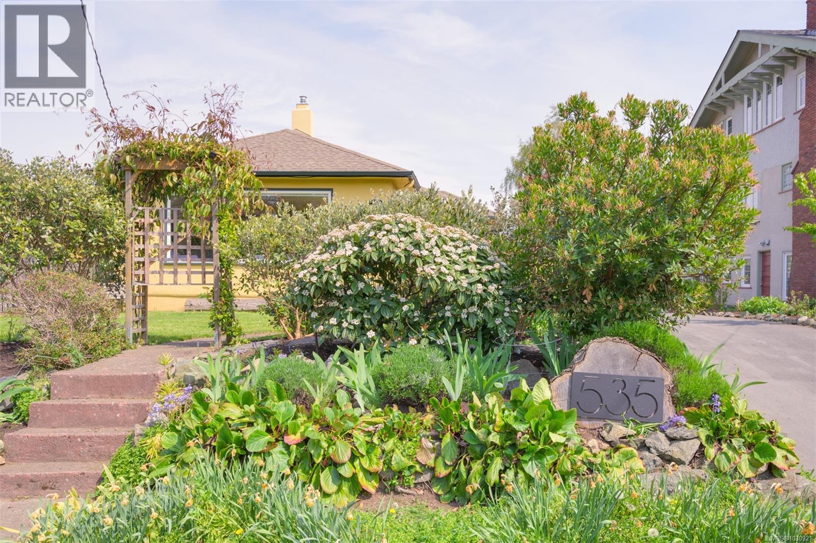  535 Linden Avenue, Victoria