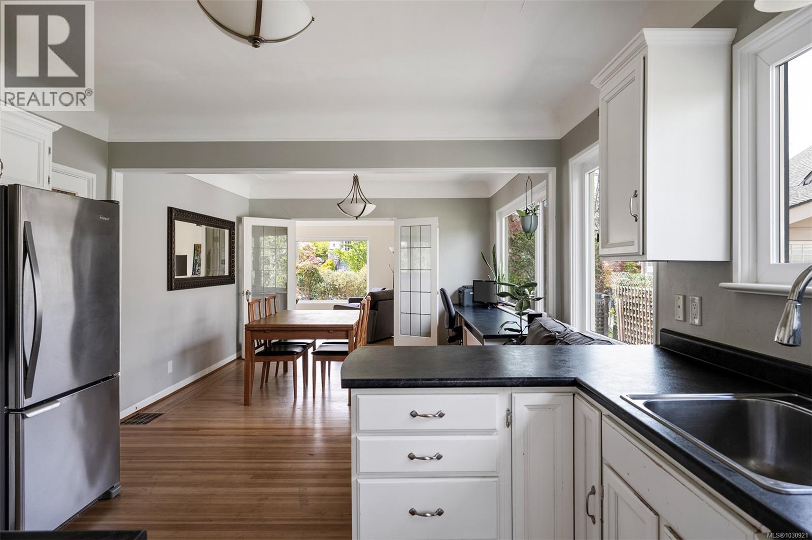  535 Linden Avenue, Victoria