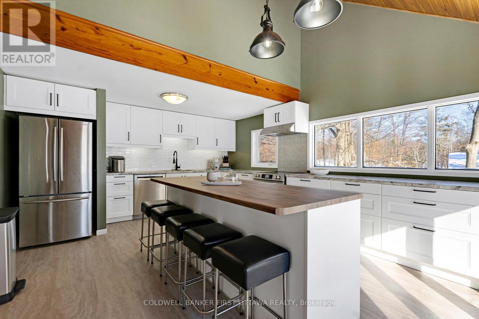 Brand new kitchen, all renovated 2025