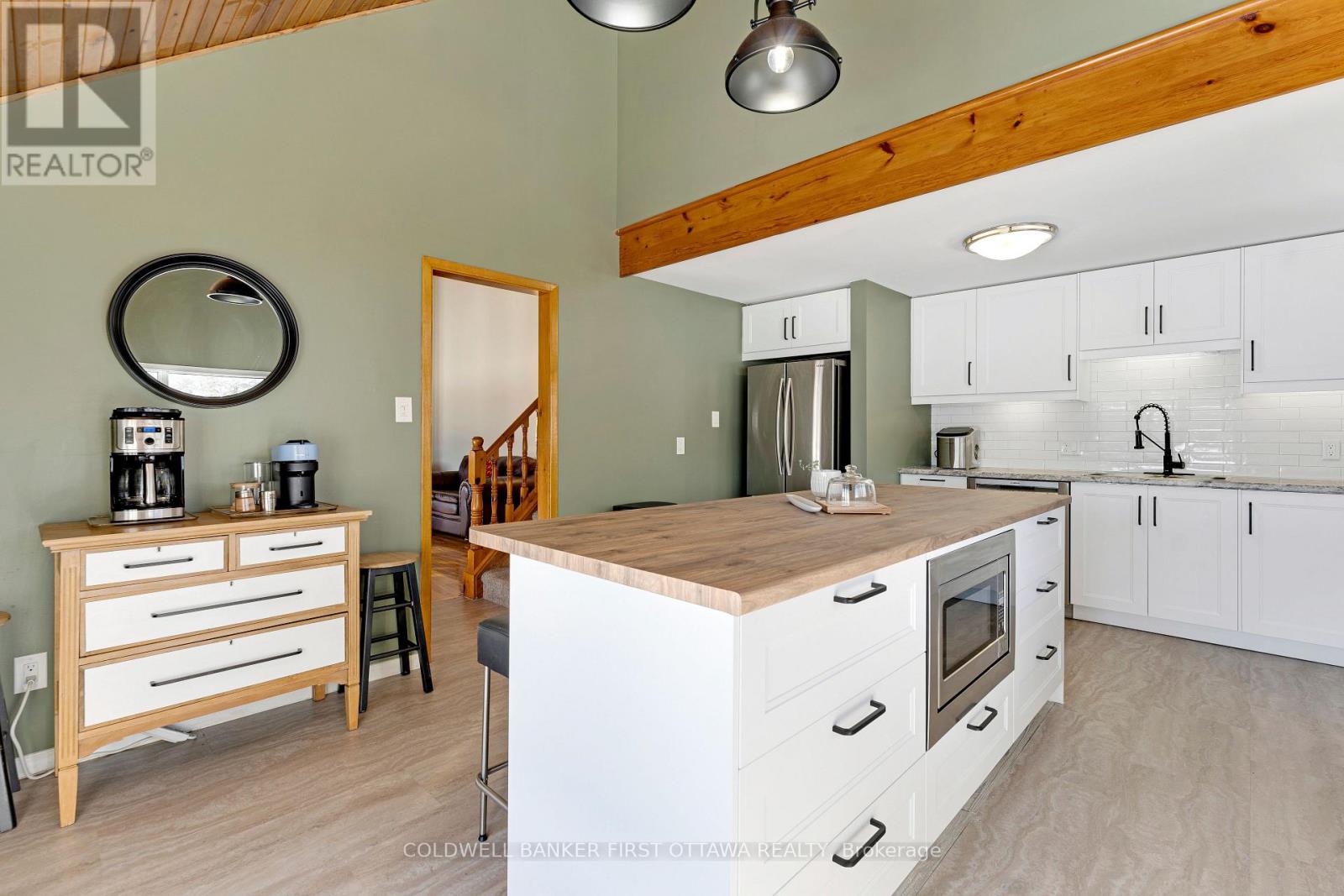 Breakfast island with built-in microwave