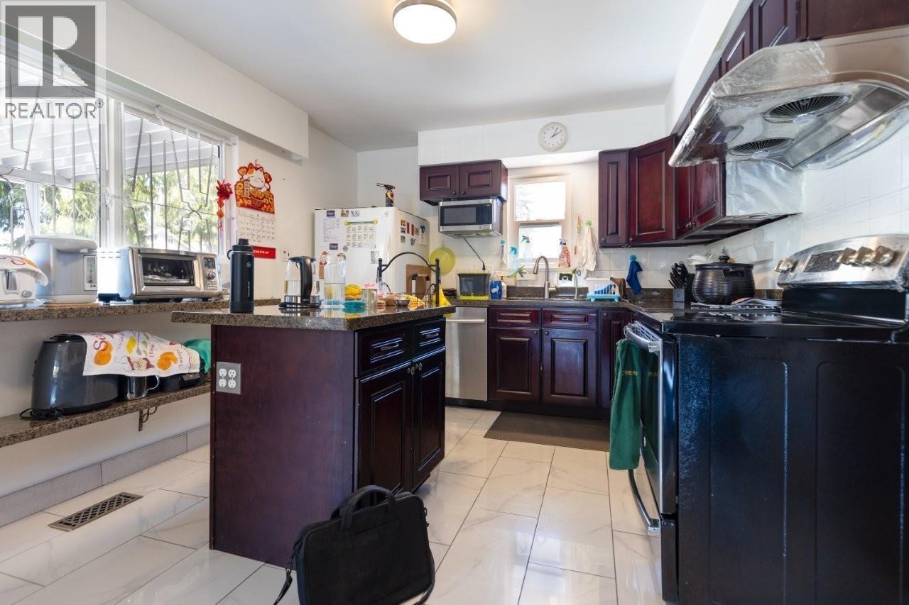 7250-52 NELSON AVENUE, Burnaby