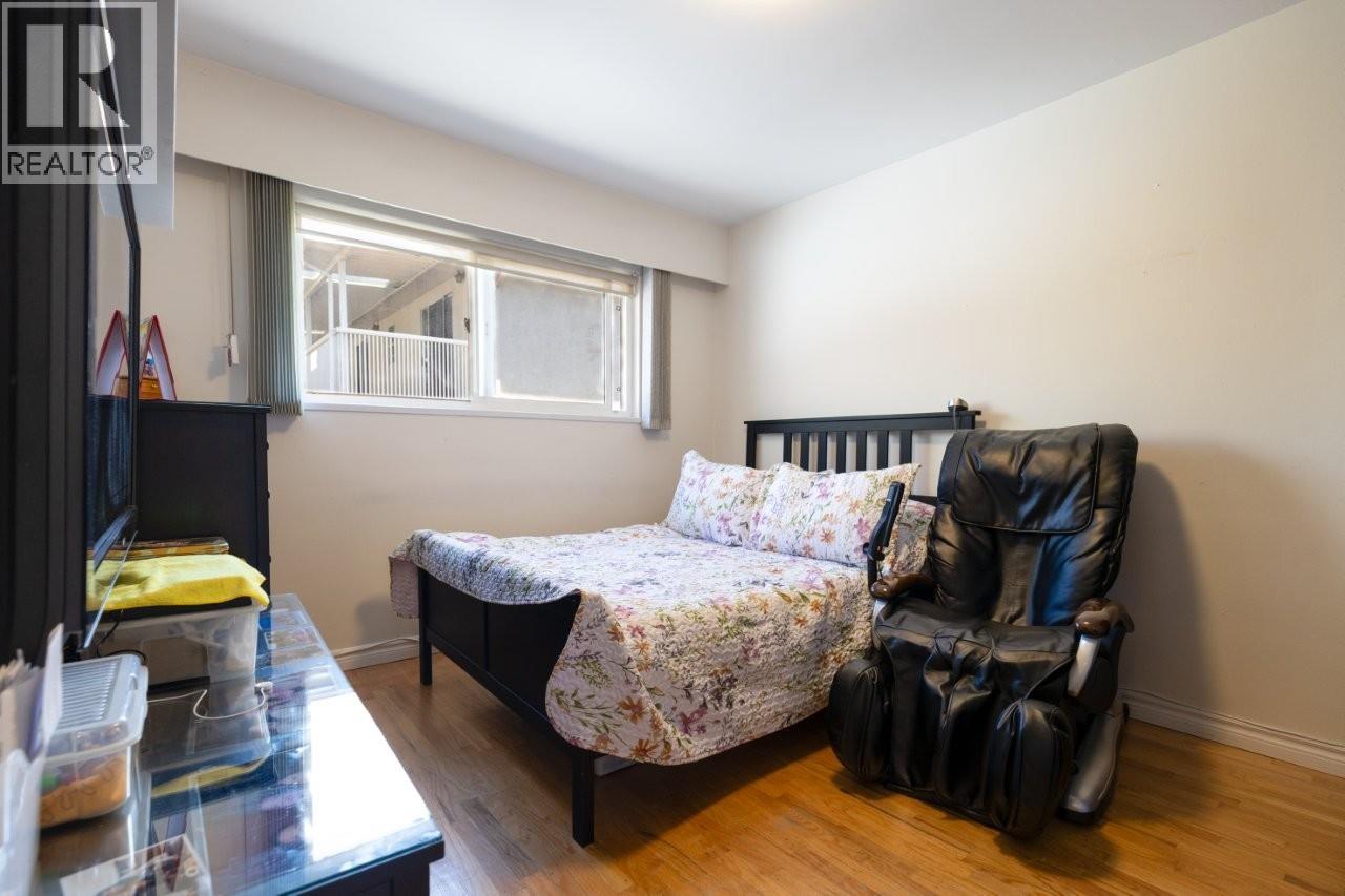 7250-52 NELSON AVENUE, Burnaby