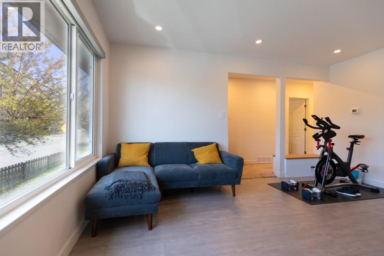 7250-52 NELSON AVENUE, Burnaby