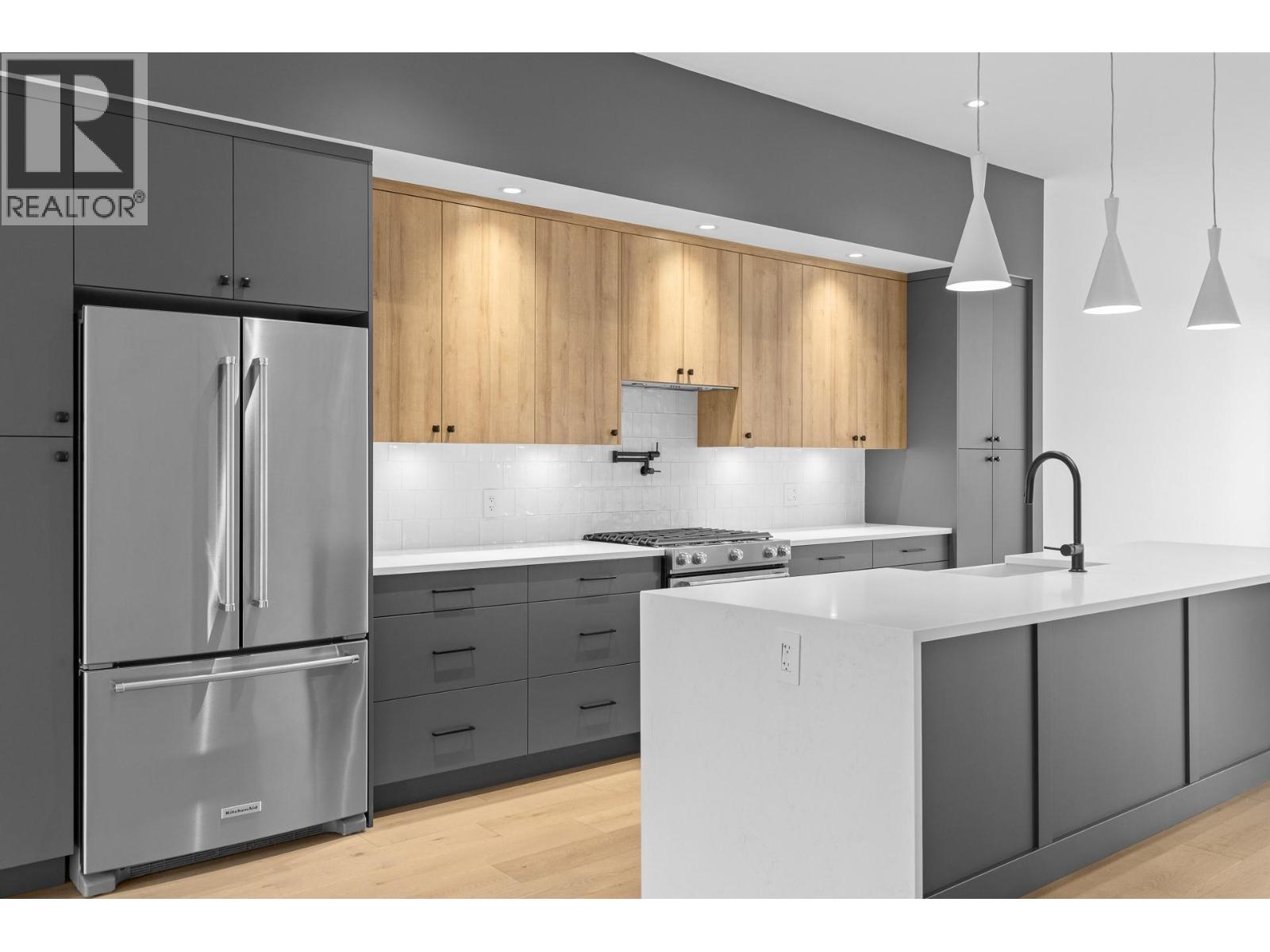  807 Francis Avenue, Kelowna