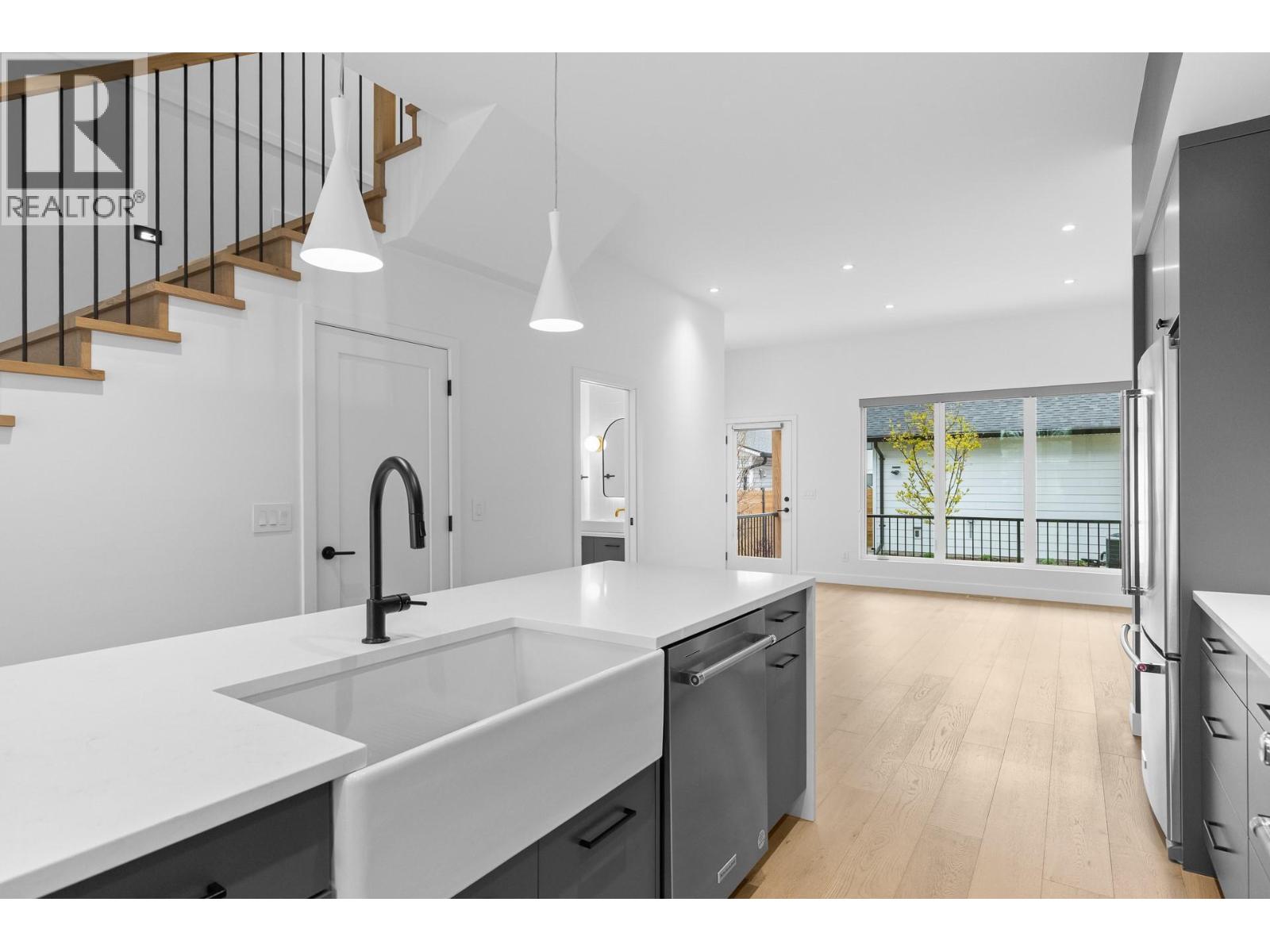  807 Francis Avenue, Kelowna