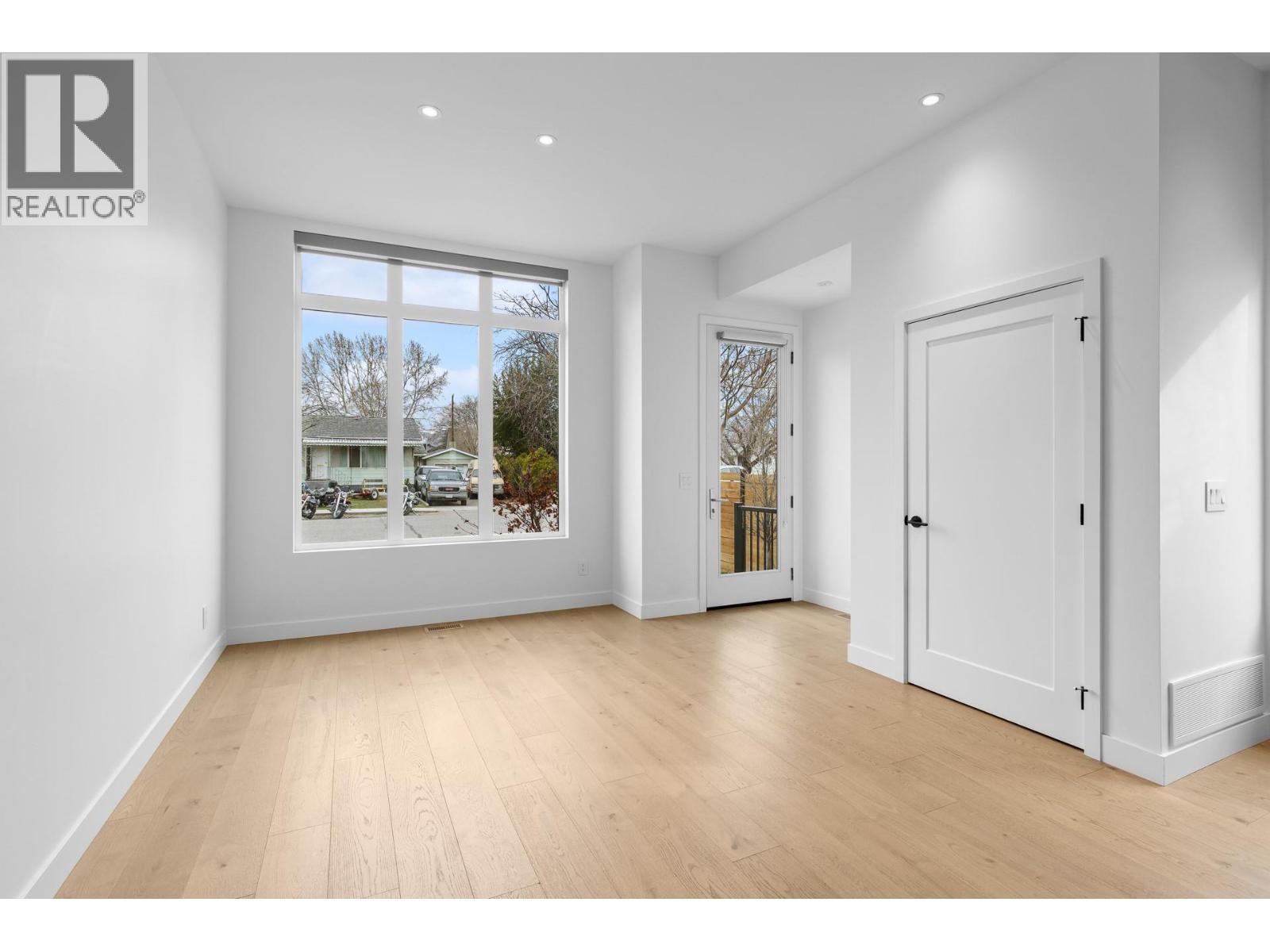  807 Francis Avenue, Kelowna