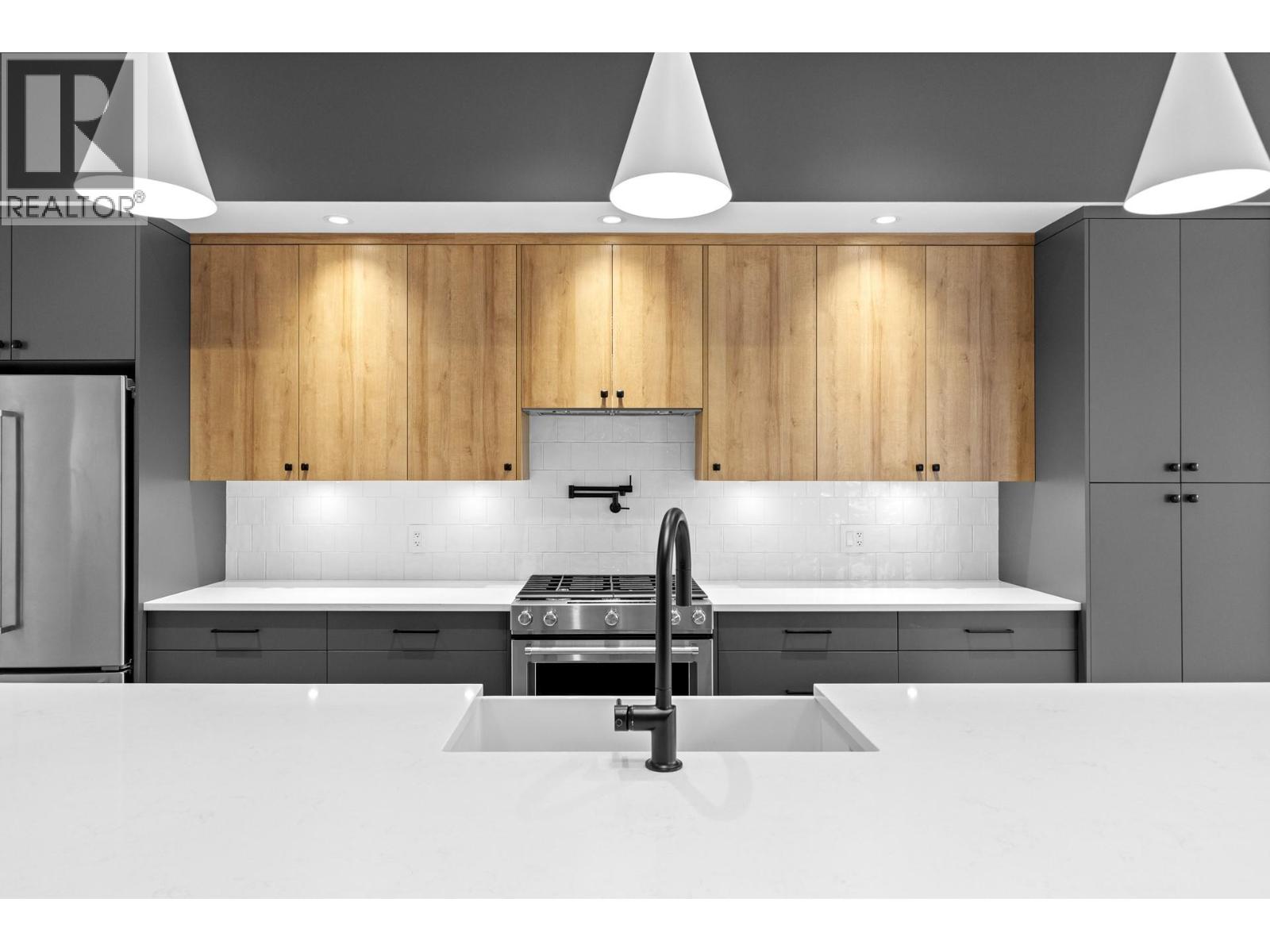  807 Francis Avenue, Kelowna