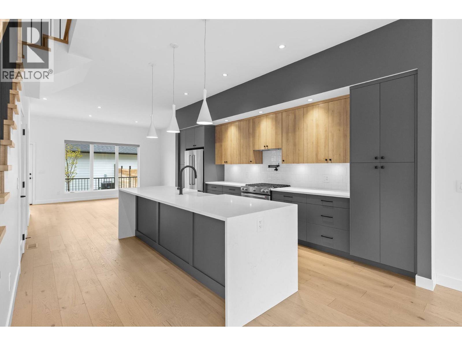  807 Francis Avenue, Kelowna