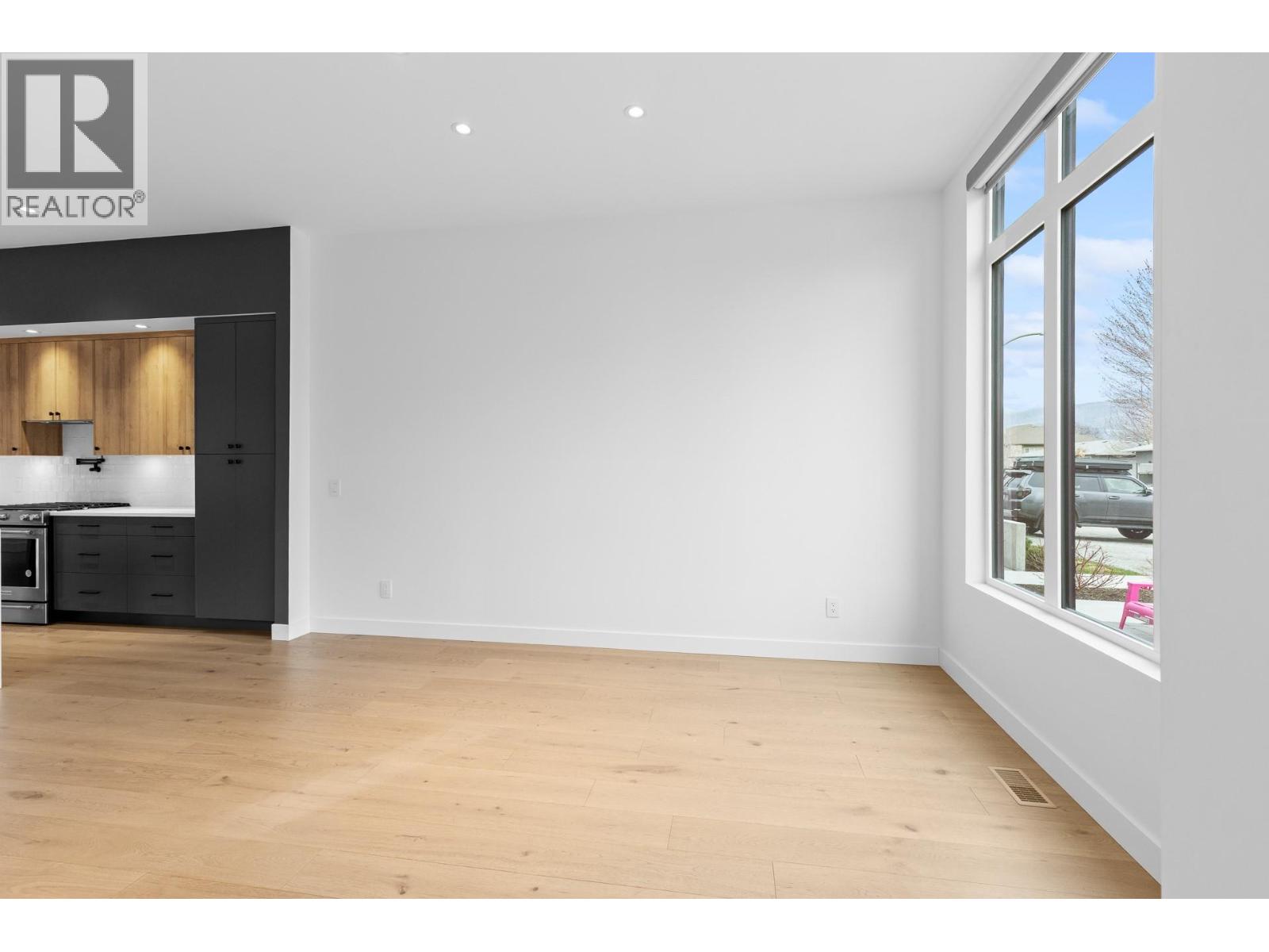  807 Francis Avenue, Kelowna