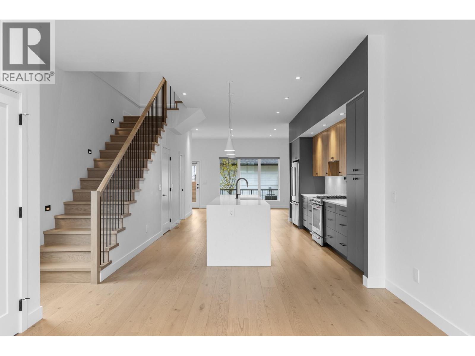  807 Francis Avenue, Kelowna