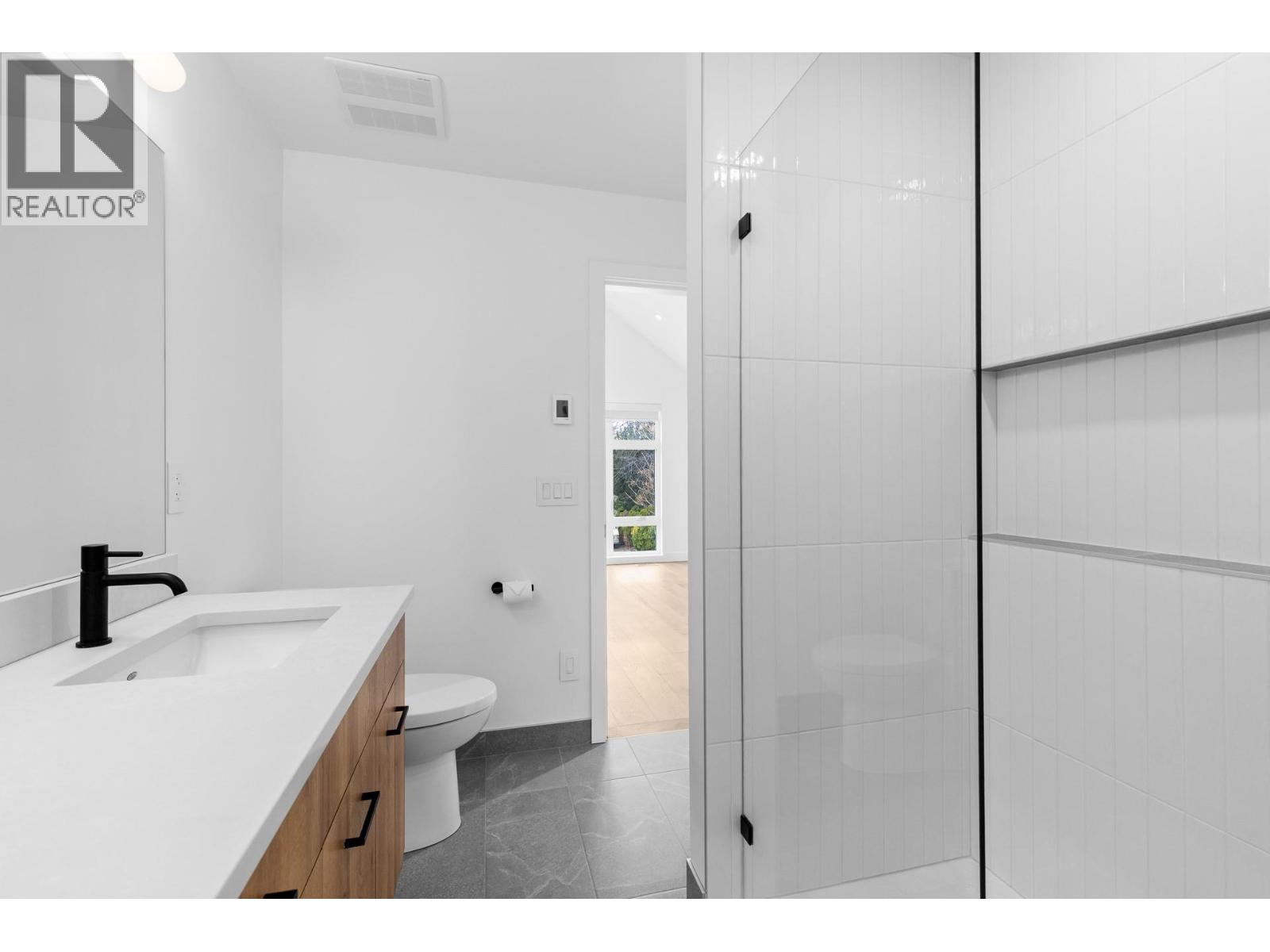  807 Francis Avenue, Kelowna