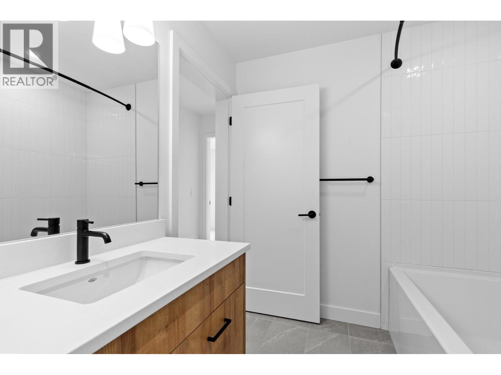  807 Francis Avenue, Kelowna