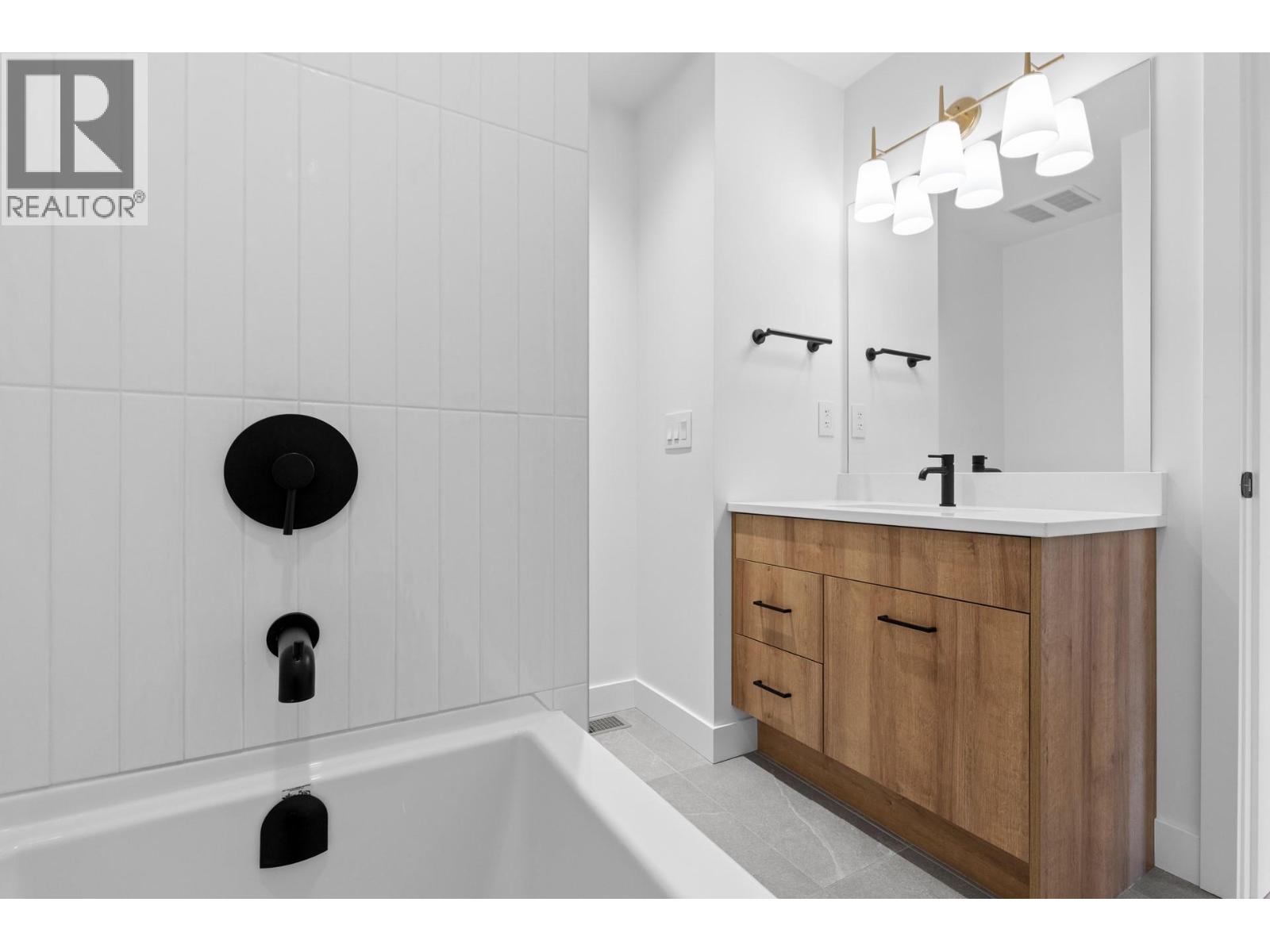  807 Francis Avenue, Kelowna