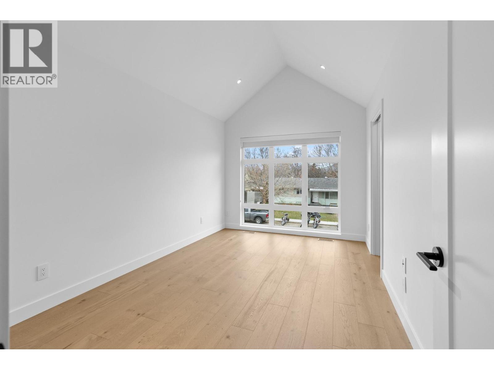  807 Francis Avenue, Kelowna