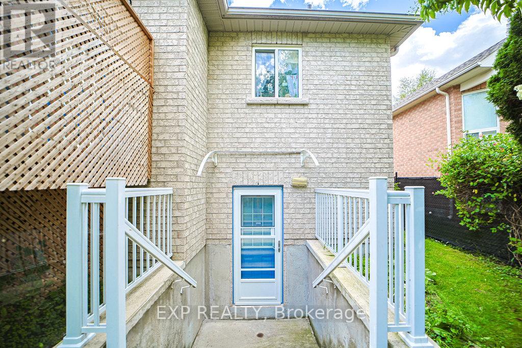27 GREEN PINE CRESCENT - 30