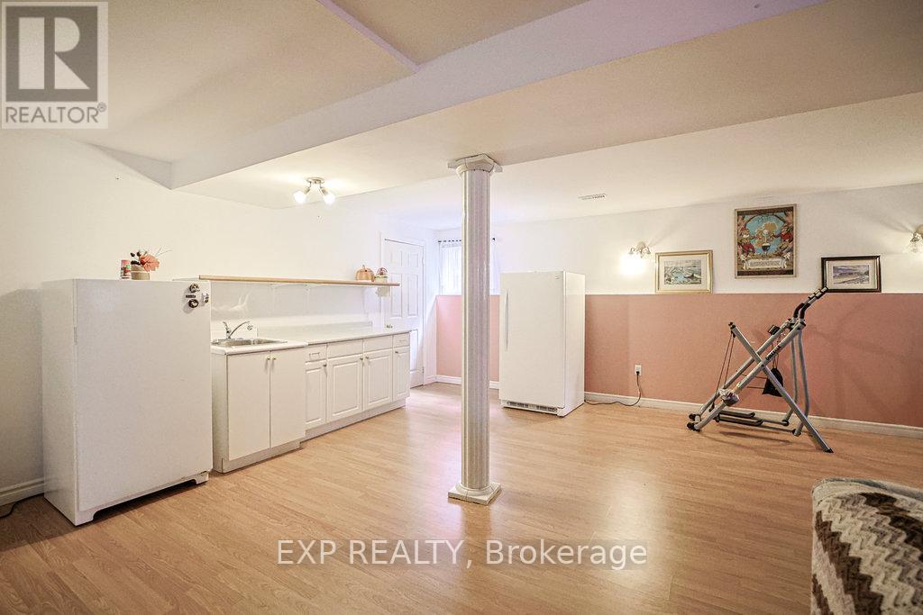 27 GREEN PINE CRESCENT - 27
