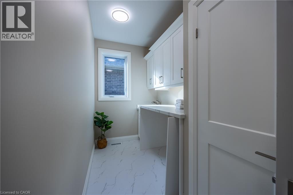 379 ARGYLE AVENUE - 10