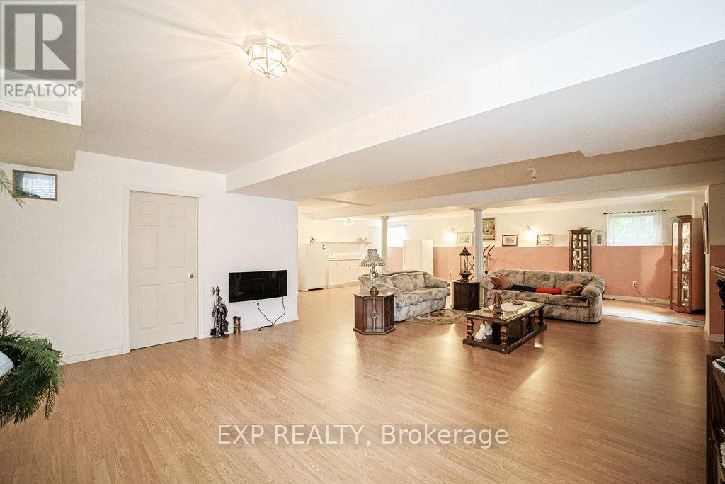 27 GREEN PINE CRESCENT - 29