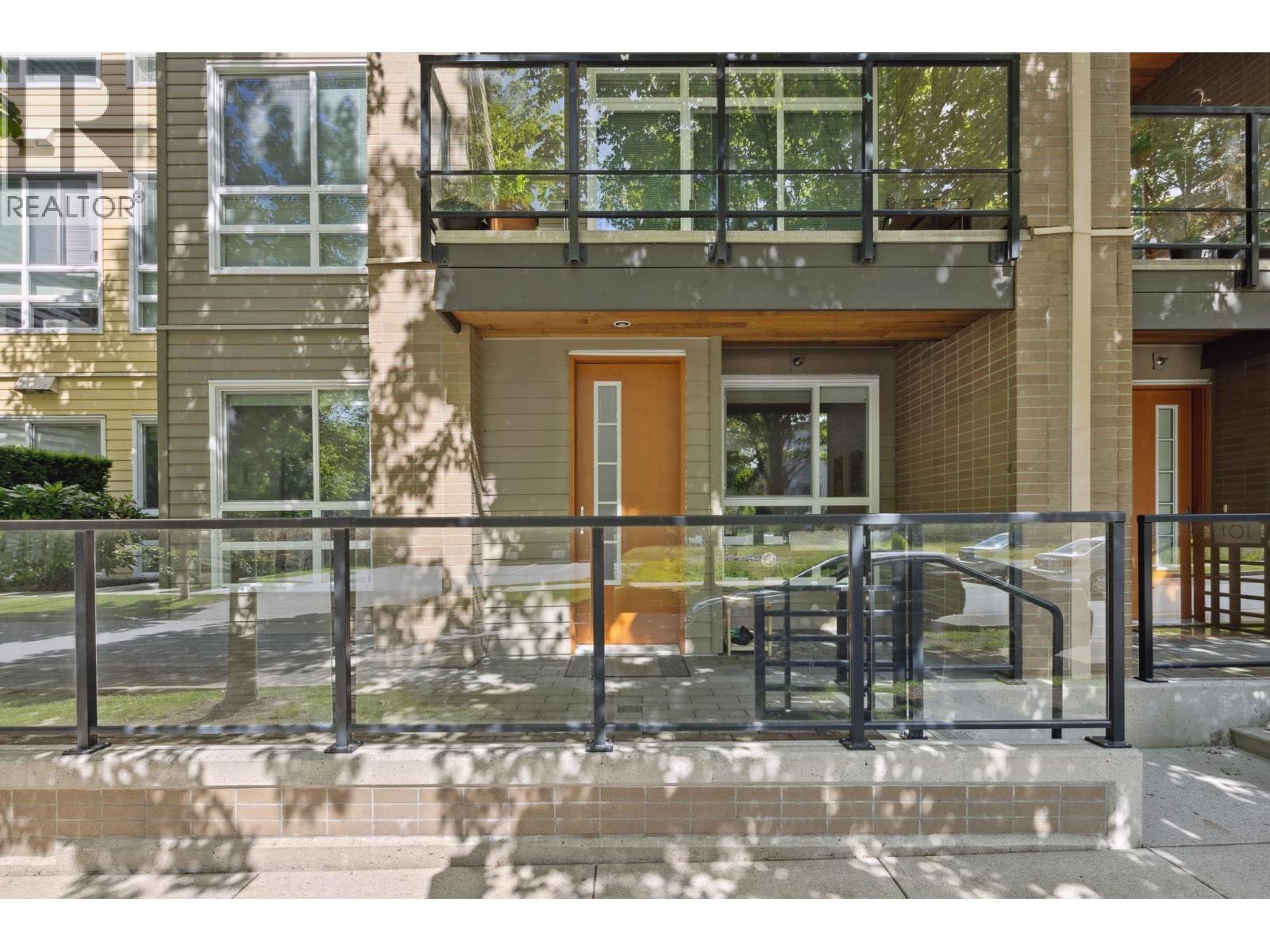 102 6033 GRAY AVENUE