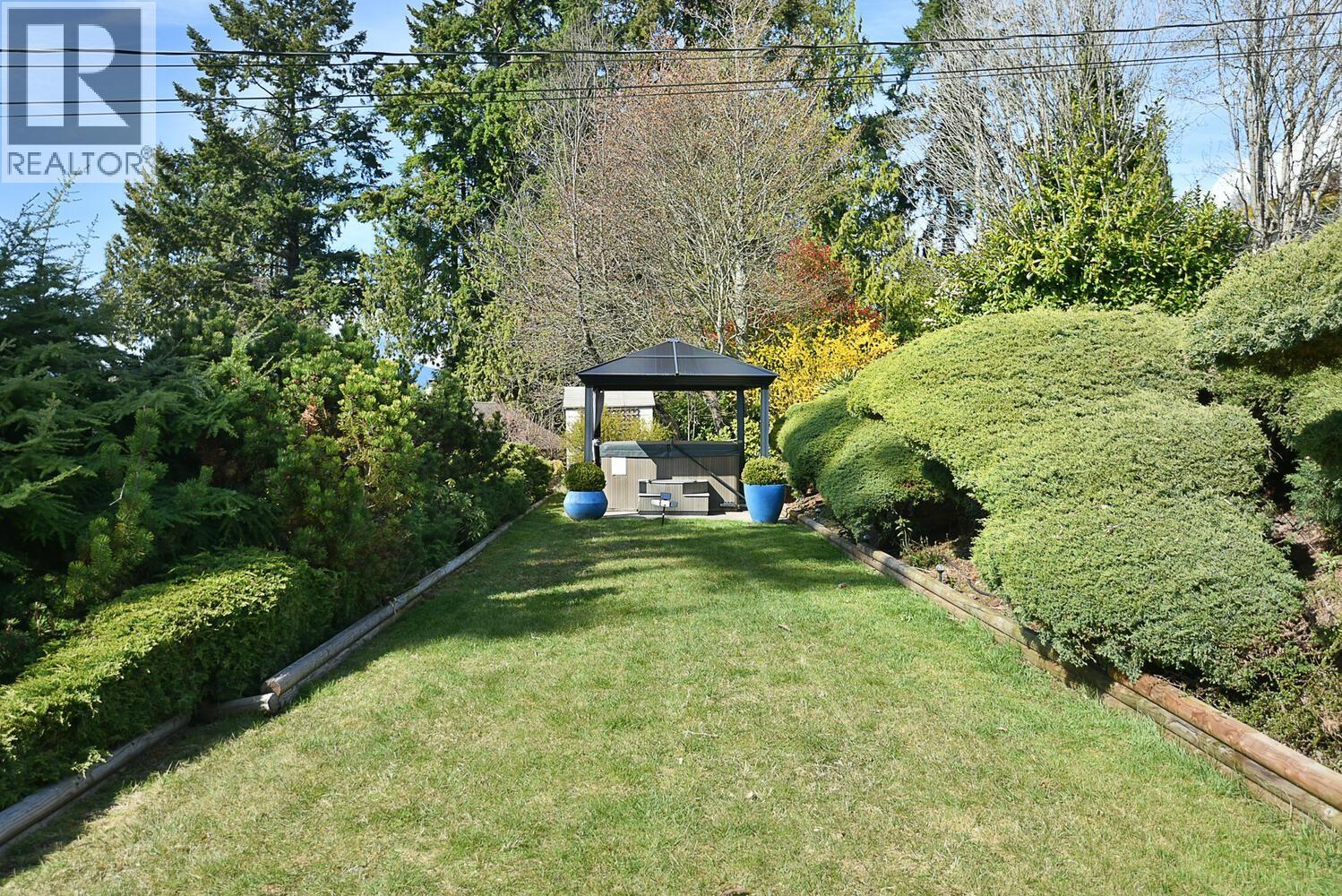 5218 SUNSHINE COAST HIGHWAY, Sechelt