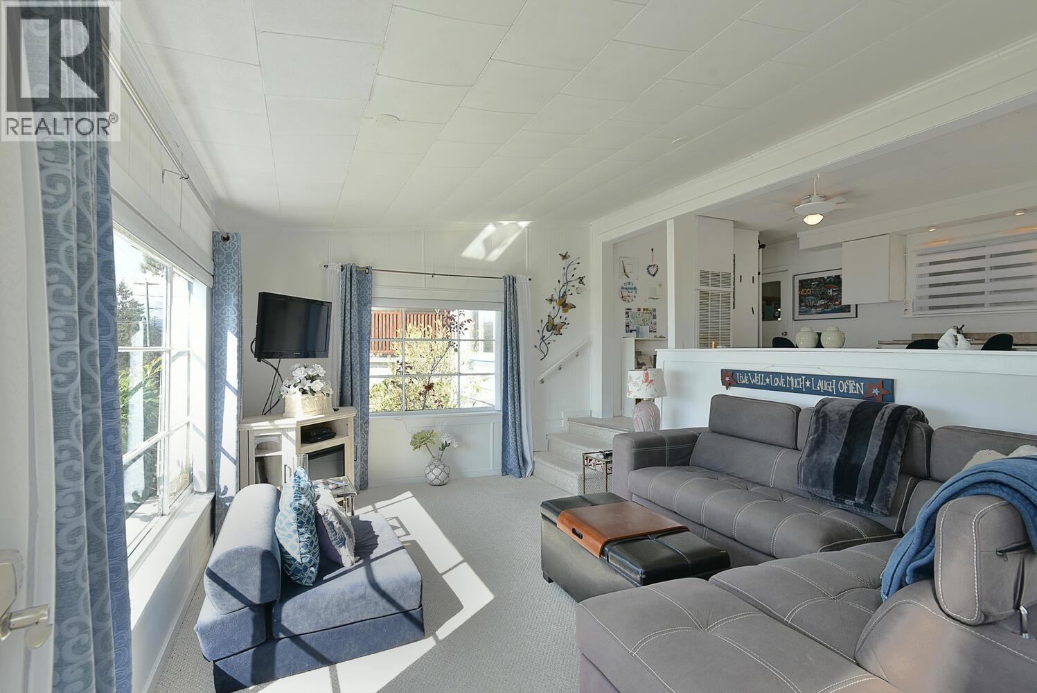 5218 SUNSHINE COAST HIGHWAY, Sechelt