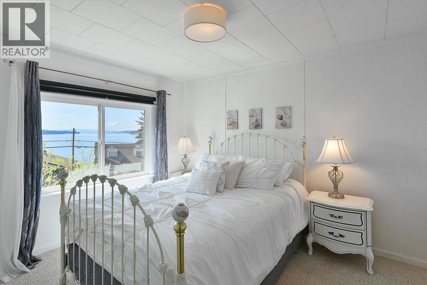 5218 SUNSHINE COAST HIGHWAY, Sechelt