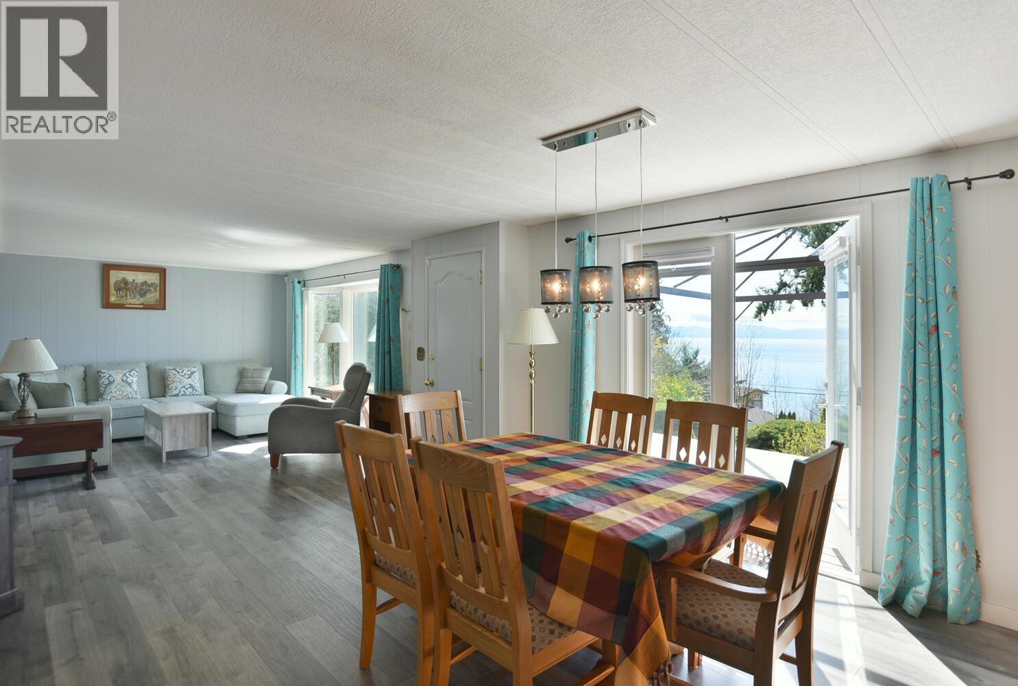 5218 SUNSHINE COAST HIGHWAY, Sechelt