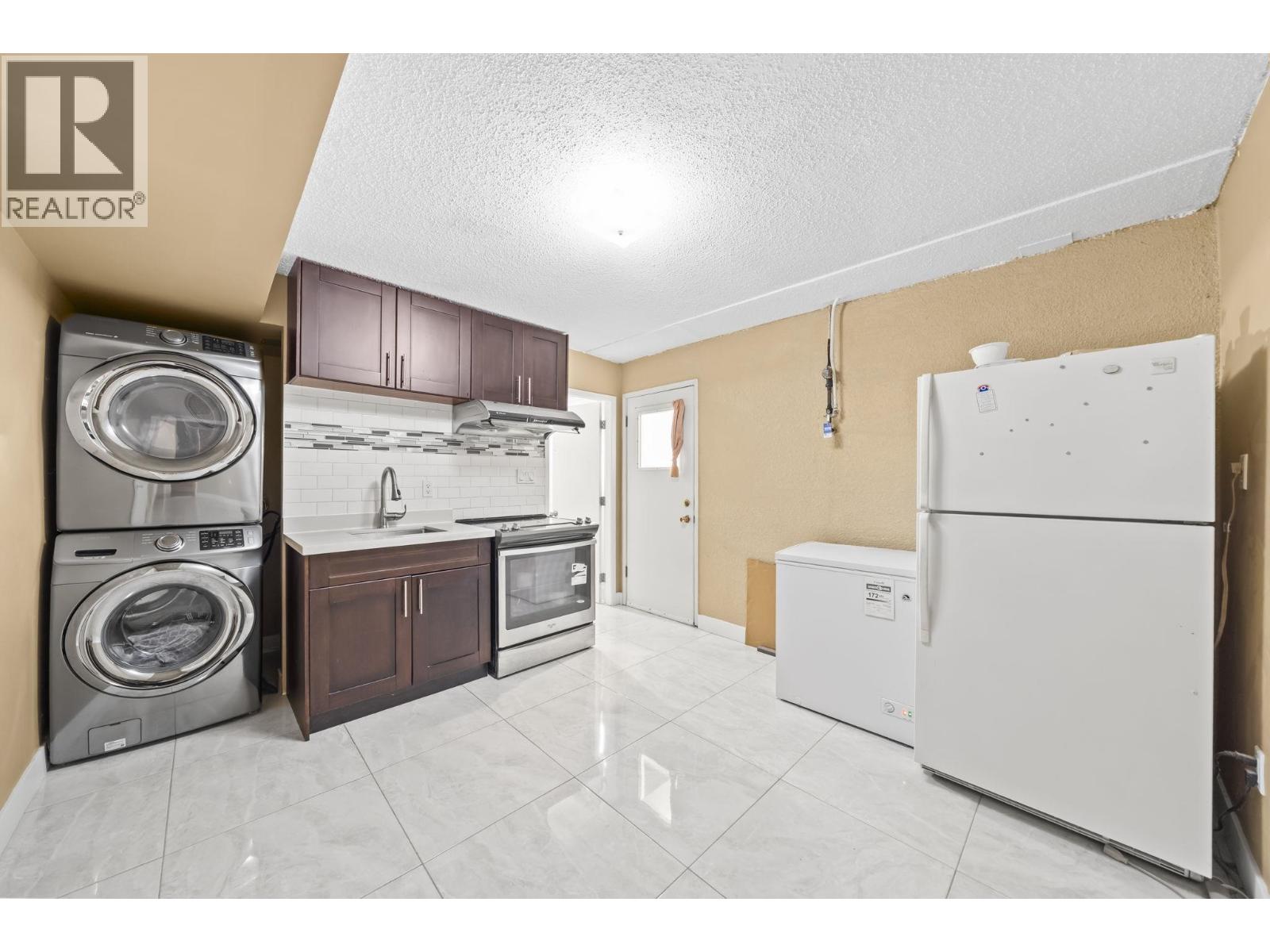 39 MOTT CRESCENT, New Westminster