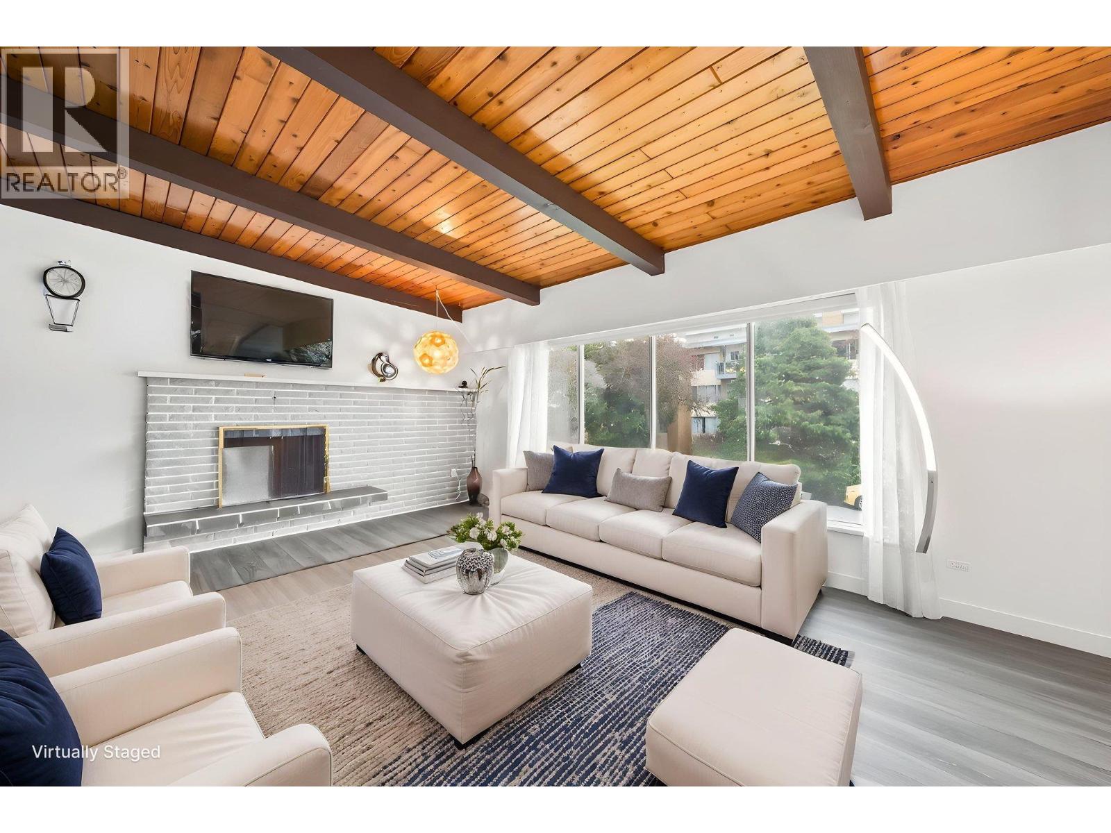 39 MOTT CRESCENT, New Westminster